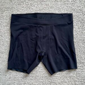 Lululemon men’s Everlux Yoga Short 6"